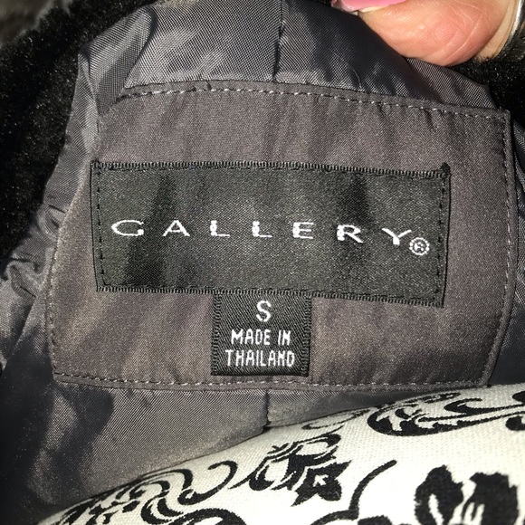New Arrival “Gallery” Mid size small winter coat - Picture 4 of 7